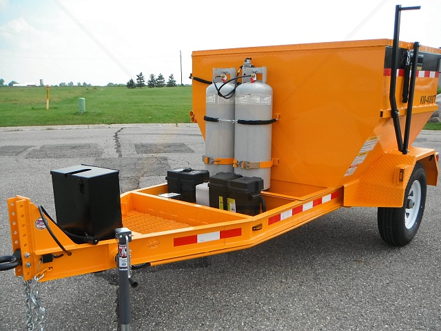 Термос-бункер рециклер на прицепе КМ 4000ТН для горячего асфальта